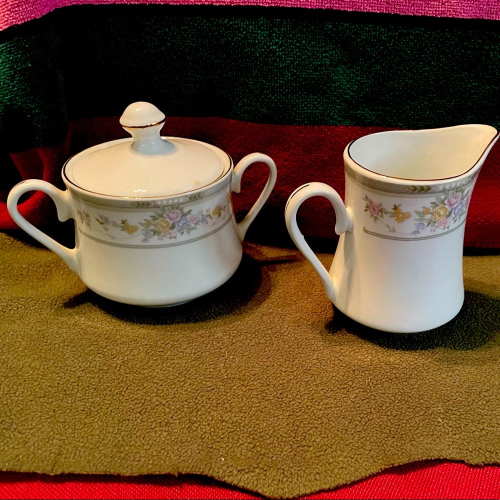 Vintage Sugar Holder with Lid and Creamer Excel South Hampton